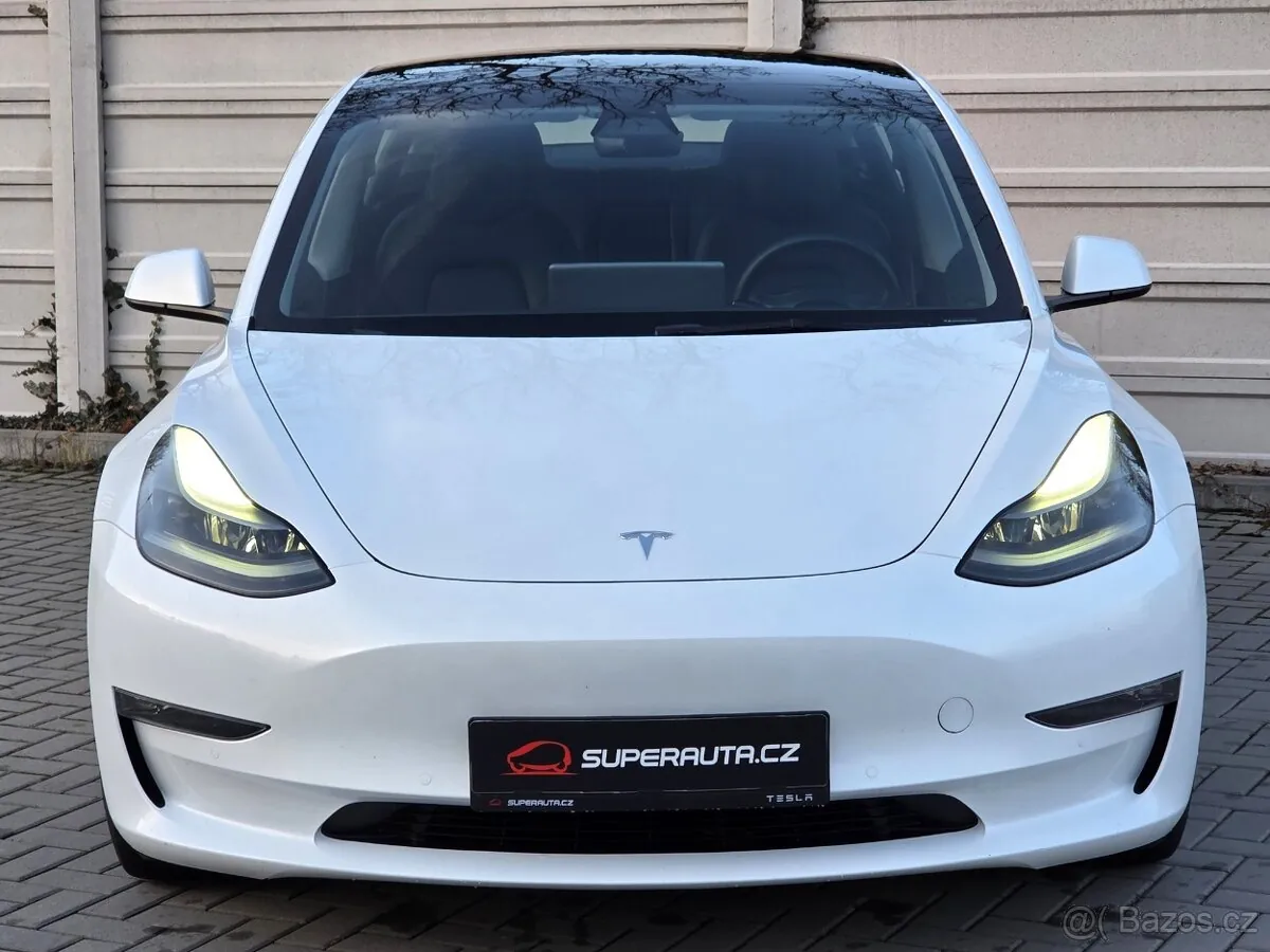 Tesla Model 3 2023 photo 2
