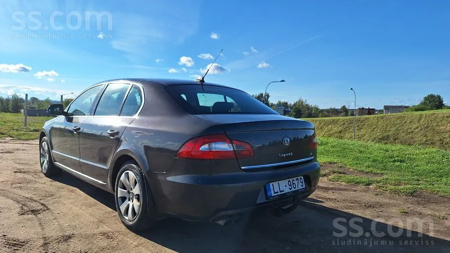 Skoda Superb 2009 photo 4