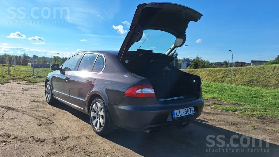 Skoda Superb 2009 photo 5