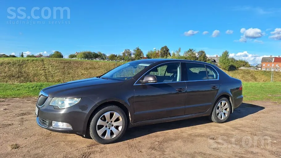 Skoda Superb 2009 photo 2