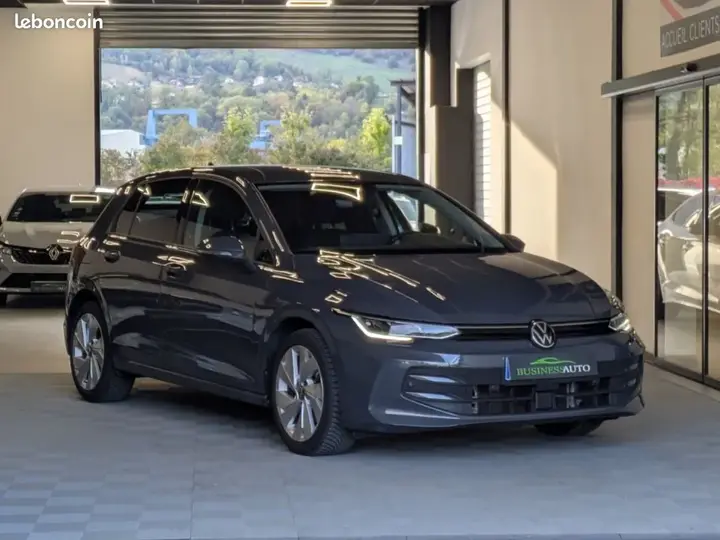 Volkswagen Golf 2024 photo 2