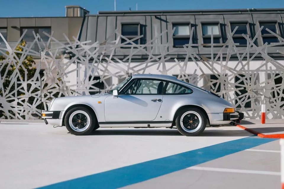 Porsche 911 Carrera