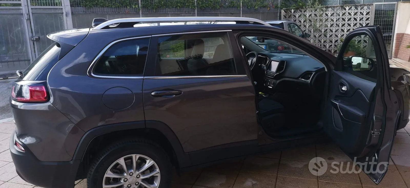 Jeep Cherokee 2018 photo 2