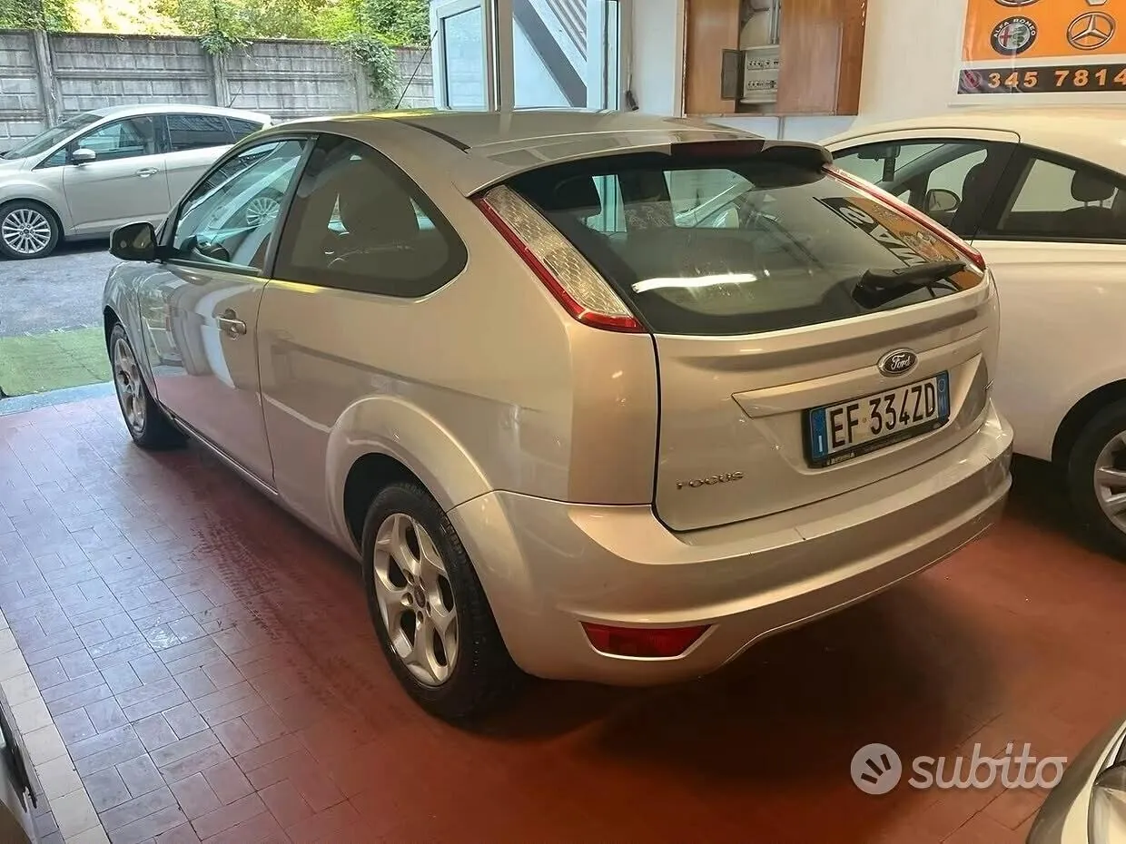 Ford Focus 2011 photo 3