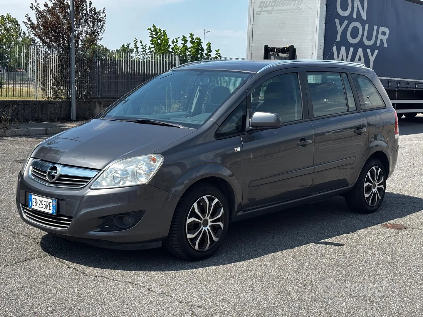 Opel Zafira 2010 photo 3