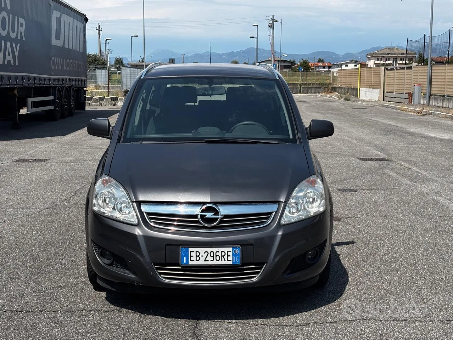 Opel Zafira 2010 photo 2