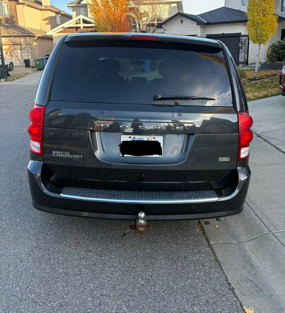 Dodge Grand Caravan 2012 photo 2