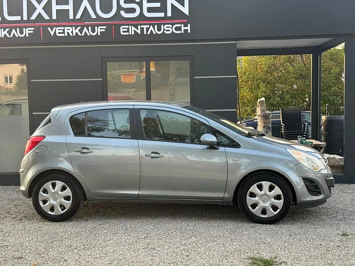 Opel Corsa 2012 photo 2