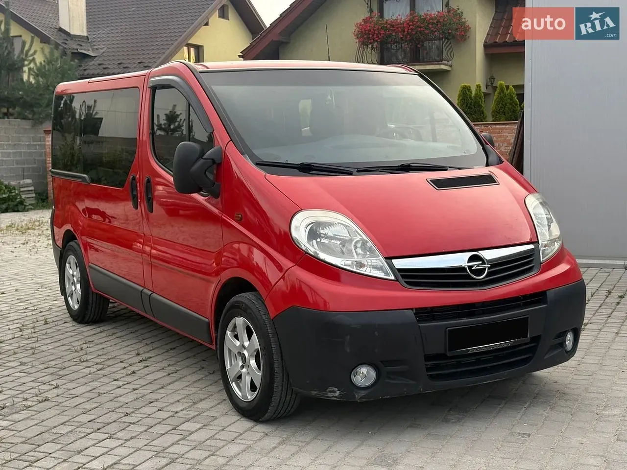 Opel Vivaro 2010 photo 2
