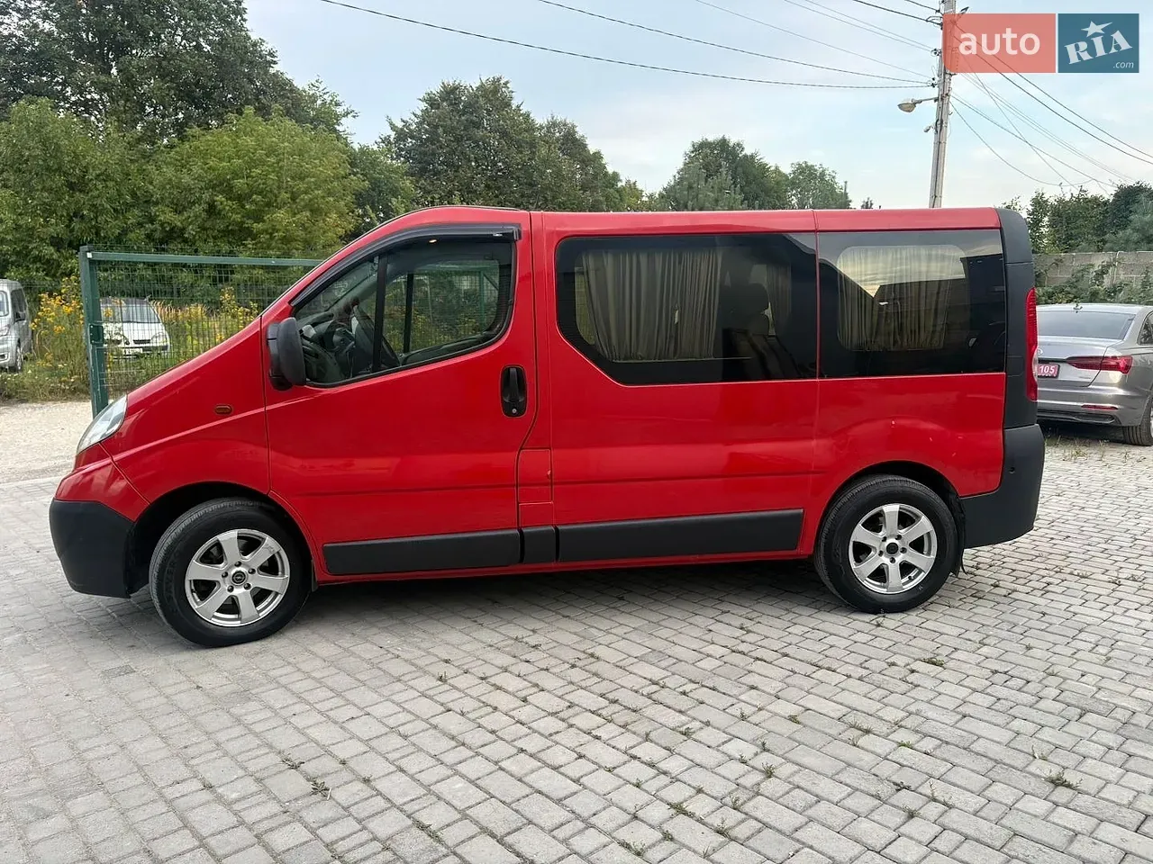 Opel Vivaro 2010 photo 3