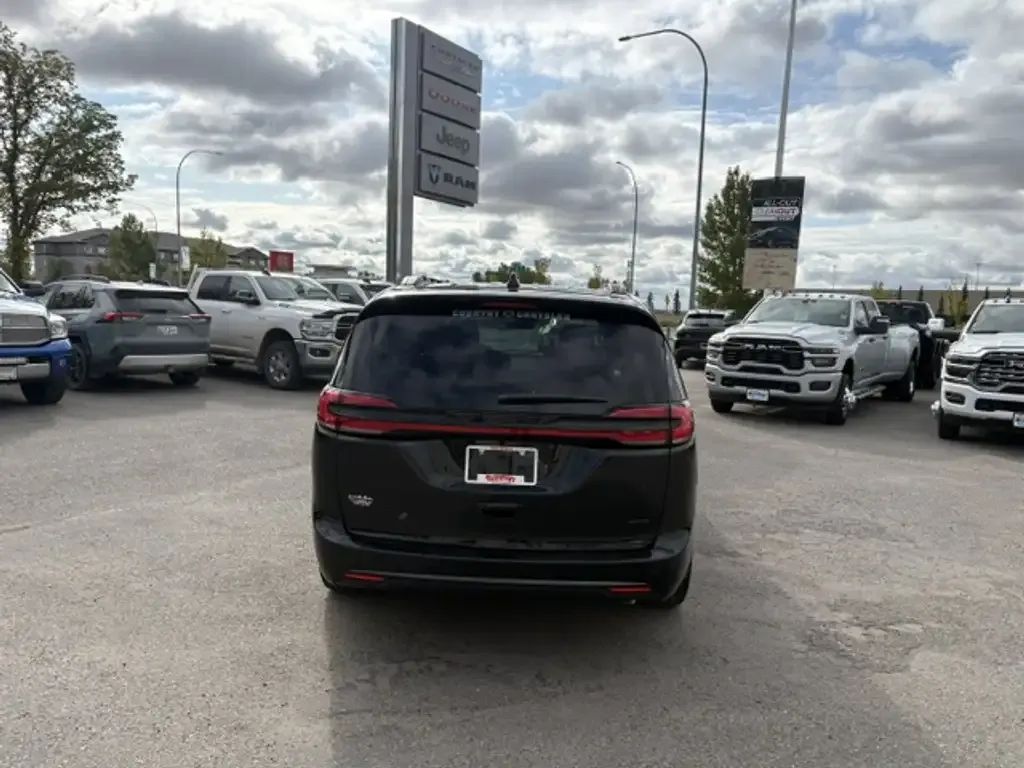 Chrysler Pacifica 2027 photo 5