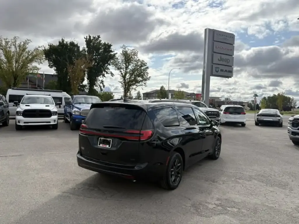 Chrysler Pacifica 2027 photo 4