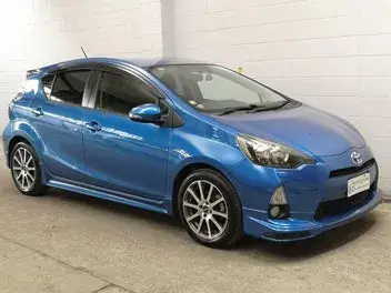 Toyota Aqua 2013 photo 2