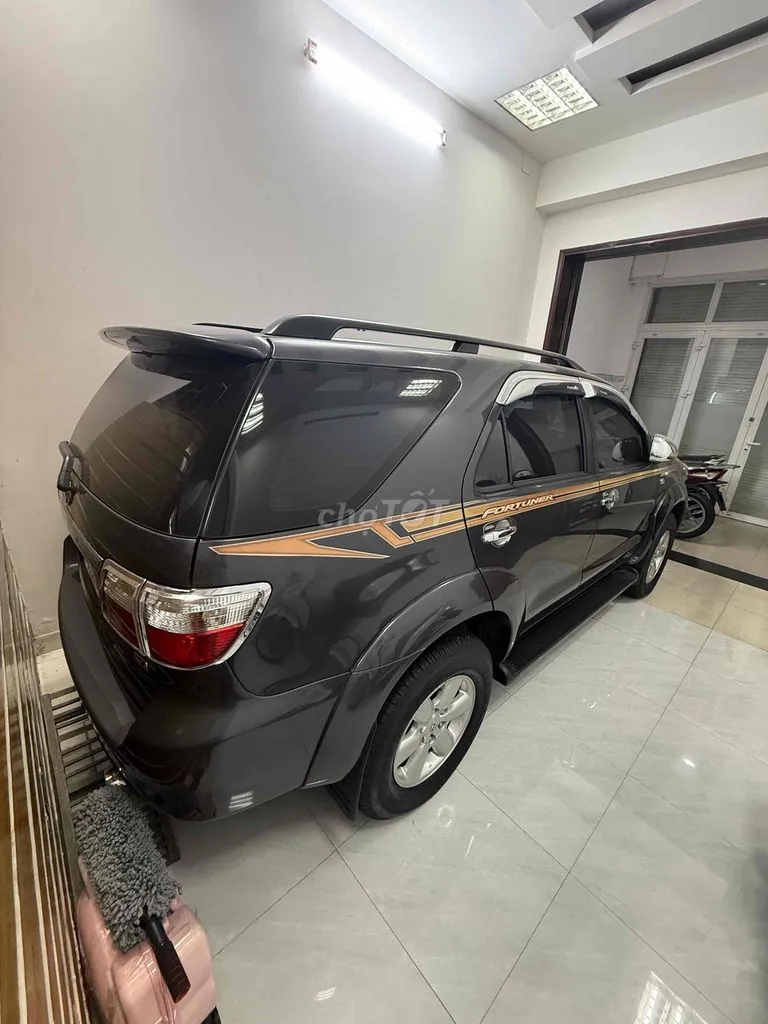Toyota Fortuner 2011 photo 4