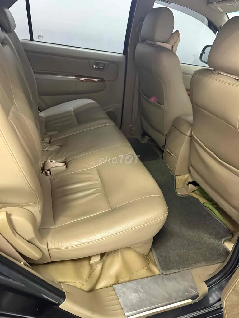 Toyota Fortuner 2011 photo 2