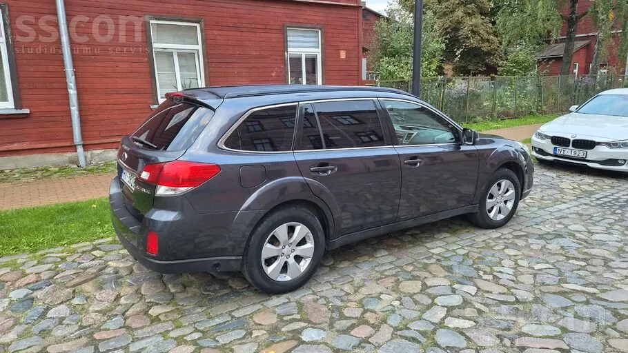 Subaru Outback 2012 photo 2