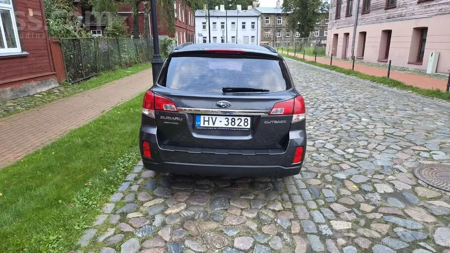 Subaru Outback 2012 photo 3