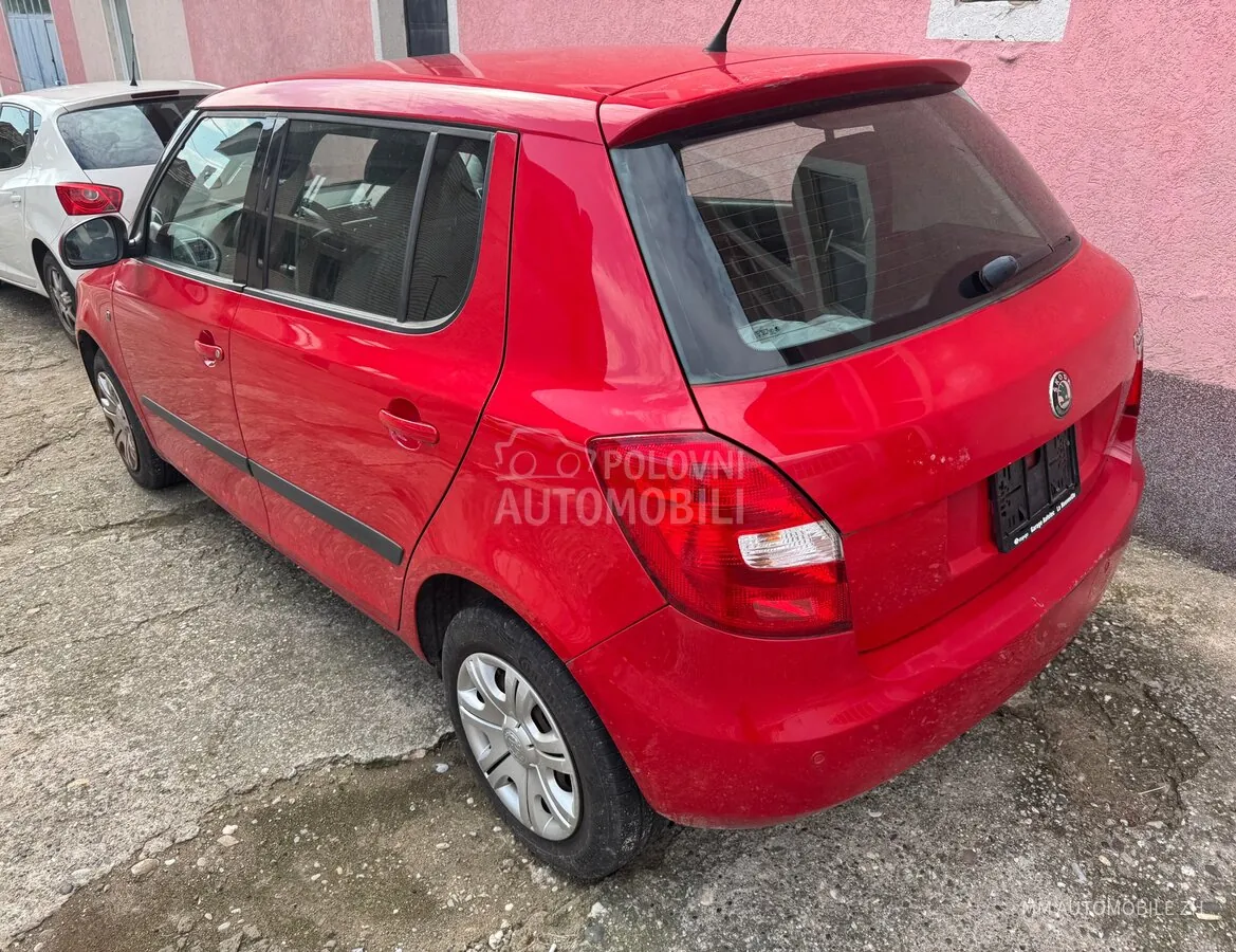 Skoda Fabia 2010 photo 3