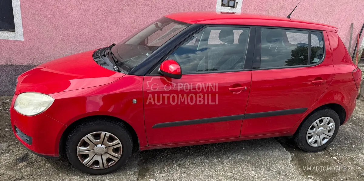 Skoda Fabia 2010 photo 2