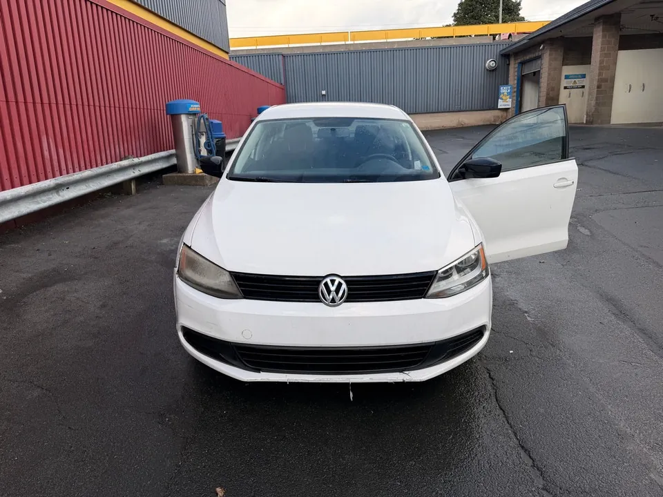Volkswagen Jetta 2012 photo 2