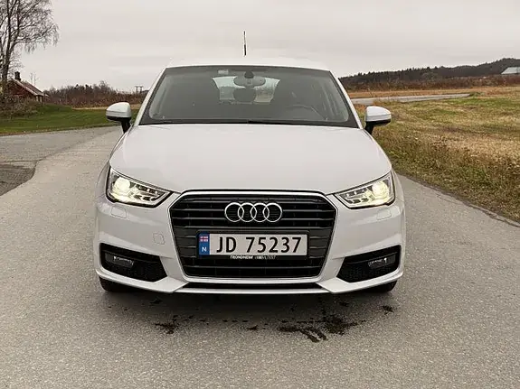 Audi A1 2015 photo 2