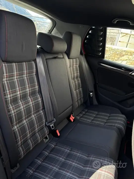 Volkswagen Golf Gti 2011 photo 3