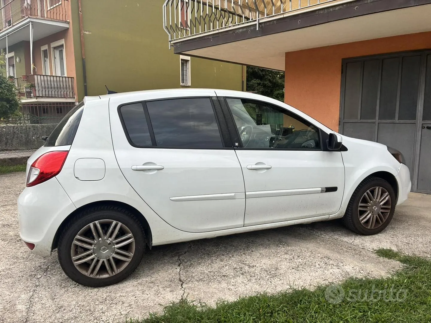 Renault Clio 2011 photo 4