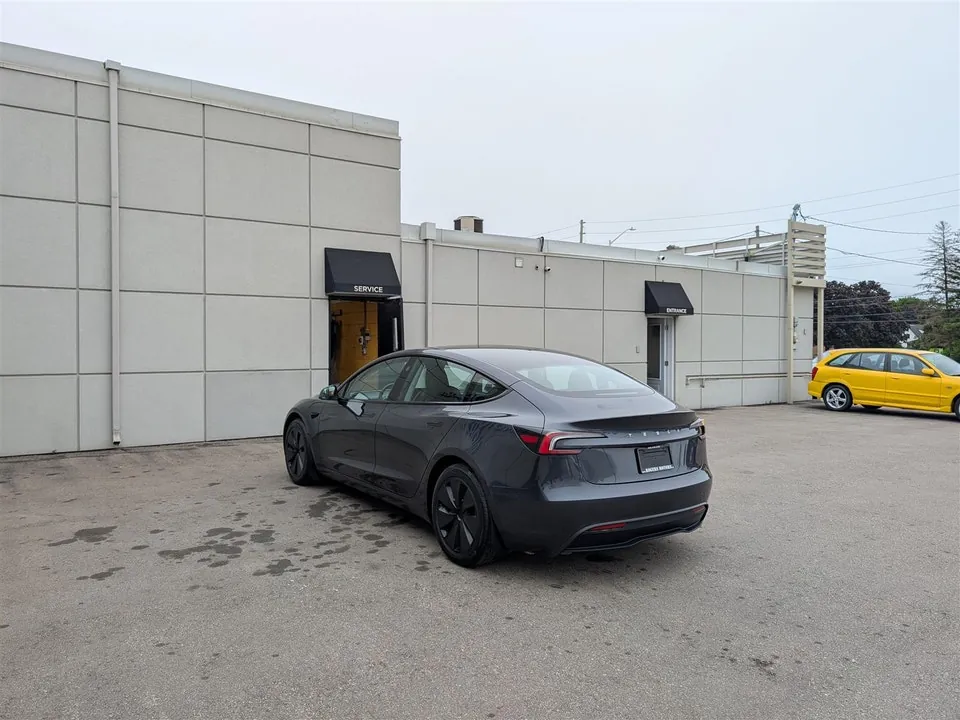 Tesla Model 3 2024 photo 3