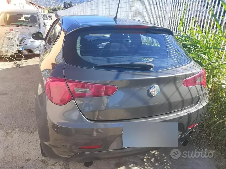 Alfa Romeo Giulietta 2011 photo 2