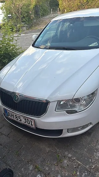 Skoda Superb 2010 photo 4