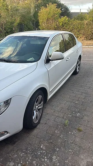 Skoda Superb 2010 photo 5