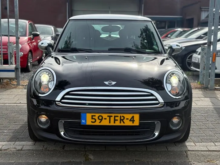 Mini 3 Door 2012 photo 2
