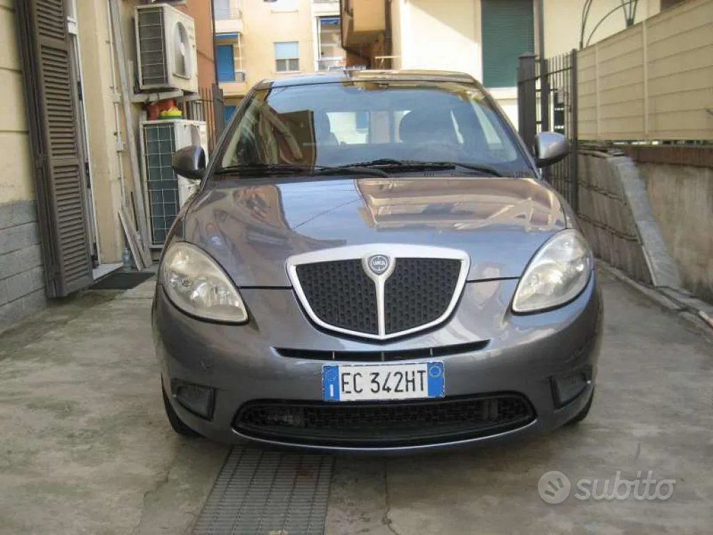 Lancia Ypsilon 2010 photo 2