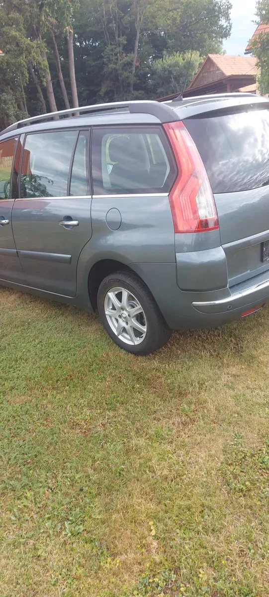 Citroen C4 Picasso 2011 photo 2