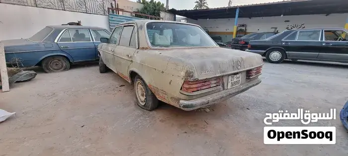Mercedes-Benz E 200 1985 photo 2