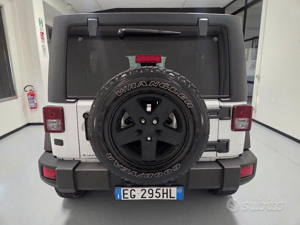 Jeep Wrangler Unlimited 2011 photo 5