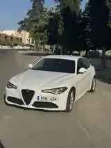 Alfa Romeo Giulia 2019 photo 2
