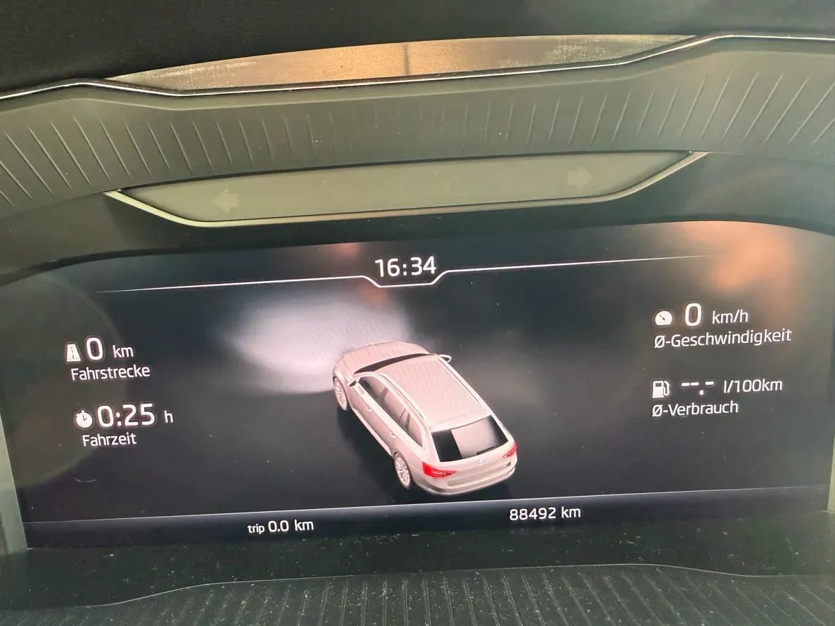 Skoda Superb 2019 photo 3