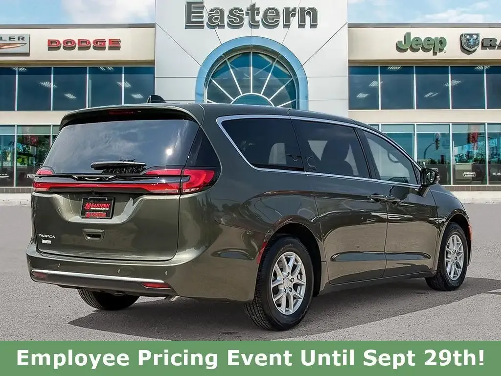 Chrysler Pacifica 2027 photo 5