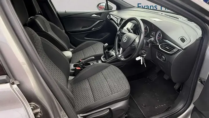 Vauxhall Astra 2018 photo 3