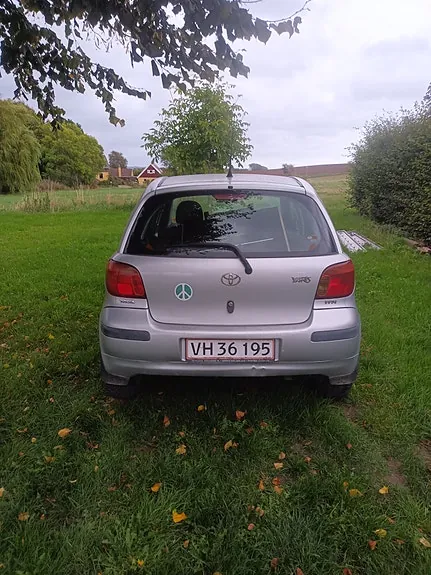 Toyota Yaris 2003 photo 4