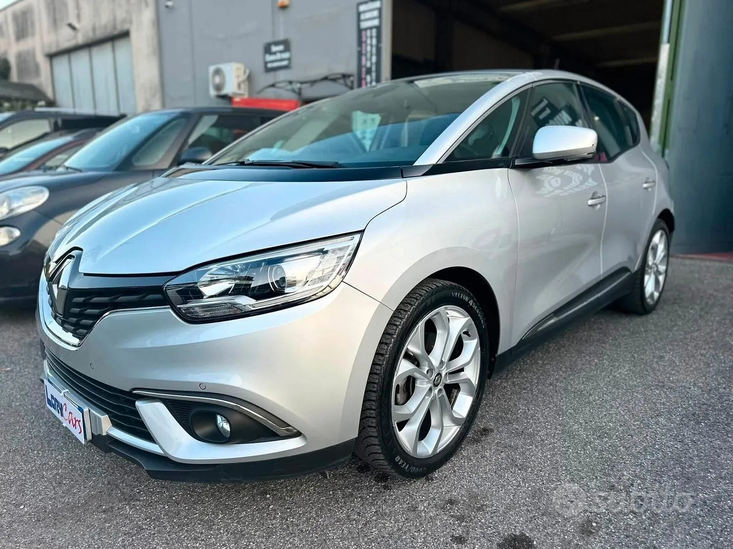 Renault Scenic 2017 photo 2