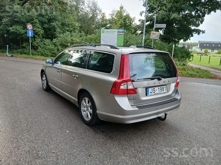 Volvo V70 2010 photo 3