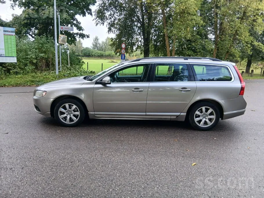 Volvo V70 2010 photo 2