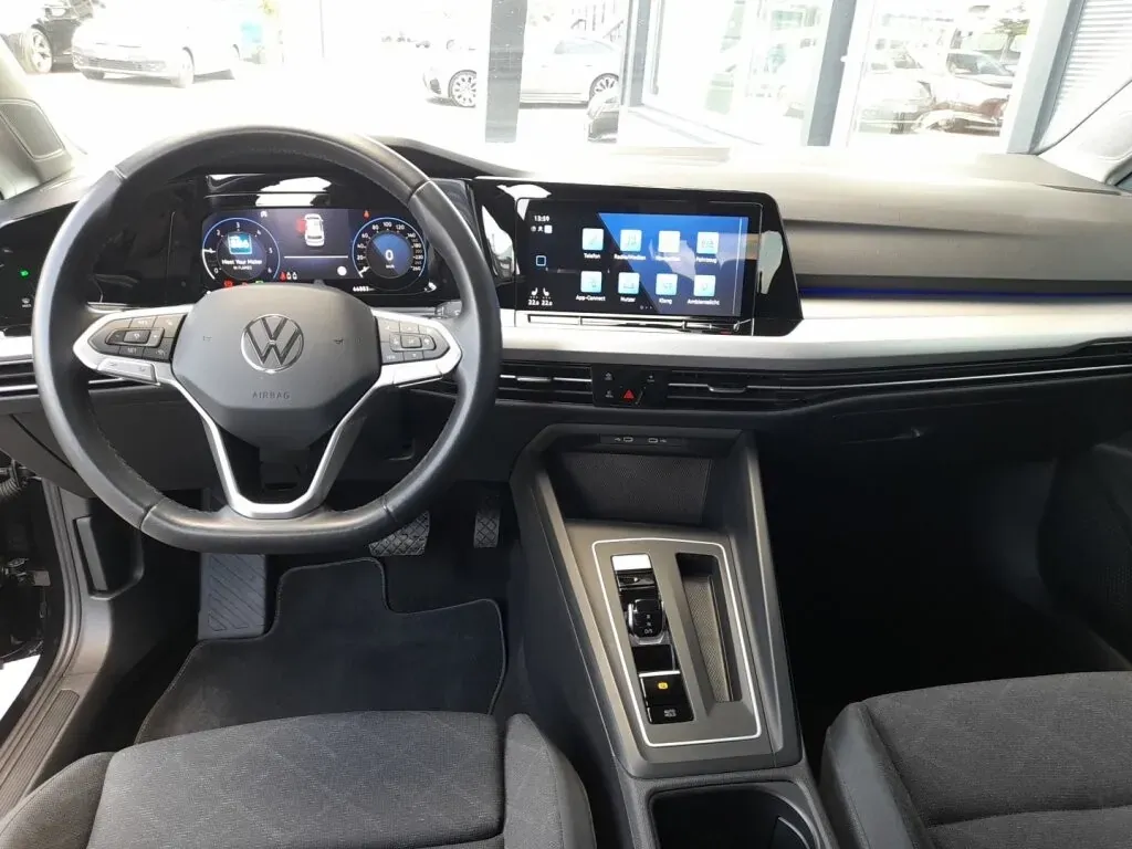 Volkswagen Golf 2023 photo 3