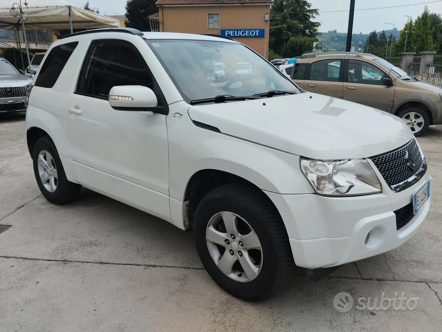 Suzuki Grand Vitara 2012 photo 2
