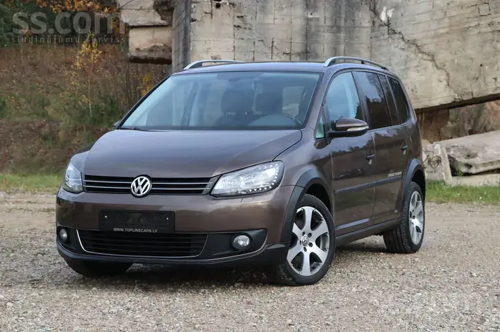 Volkswagen Cross Touran 2011 photo 2