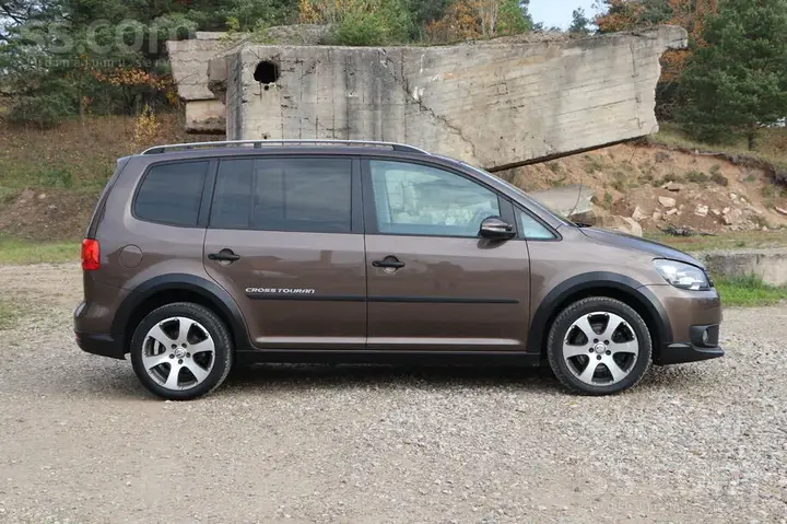 Volkswagen Cross Touran 2011 photo 4