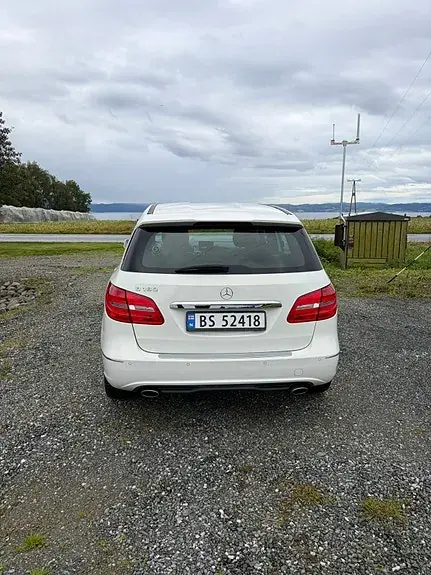 Mercedes-Benz B 180 2012 photo 4