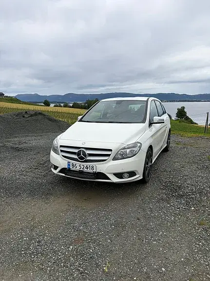 Mercedes-Benz B 180